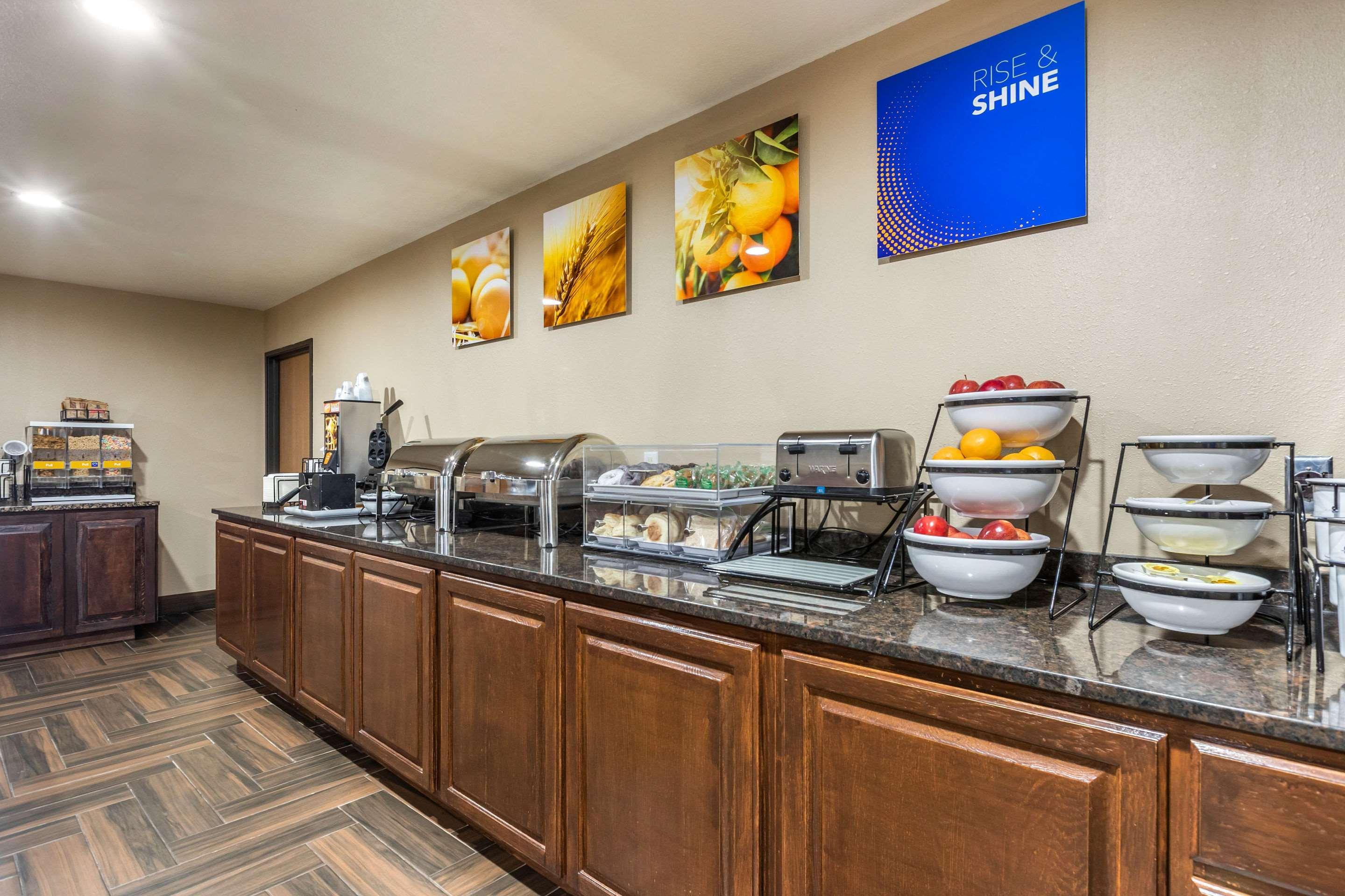 Comfort Inn Story City Екстериор снимка